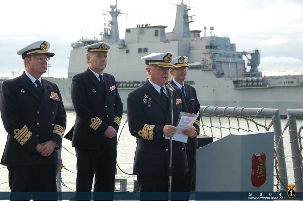 AJEMA acompañado de ALFLOT, del Jefe de Estado Mayor de la Flota y del Comandante de la 41 Escuadrilla